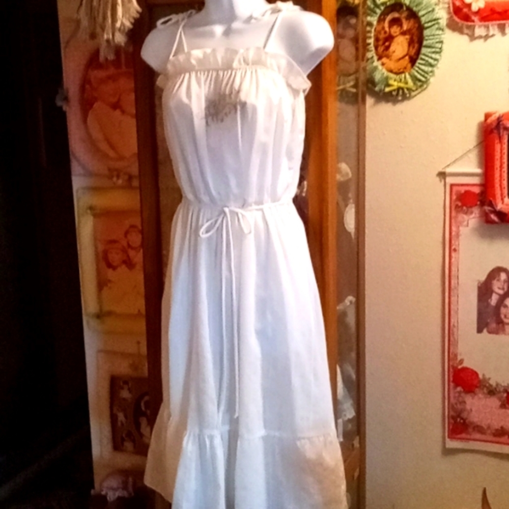 Vintage 80's,White,Super Sexy Sundress with Floral Embroidery & White Knit Shrug